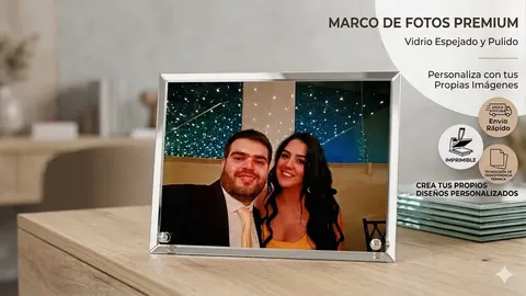 Marco de fotos premium de vidrio espejado con foto de pareja